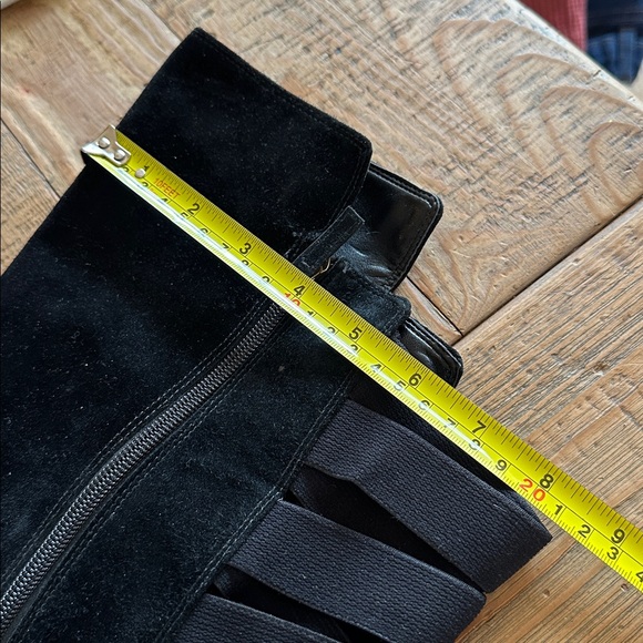 Women size 12 knee high flat boots - Picture 10 of 10